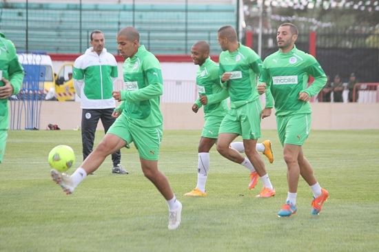 Feghouli-entrainement-verts-algerie-sidi-moussa